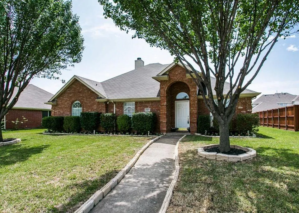3807 Barrington Dr