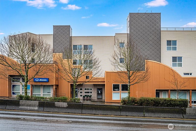 5th image of 4020 Aurora Avenue N #403