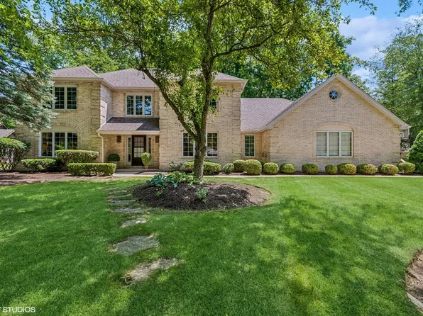 2504 Blue Mound Dr, Valparaiso, IN 46383