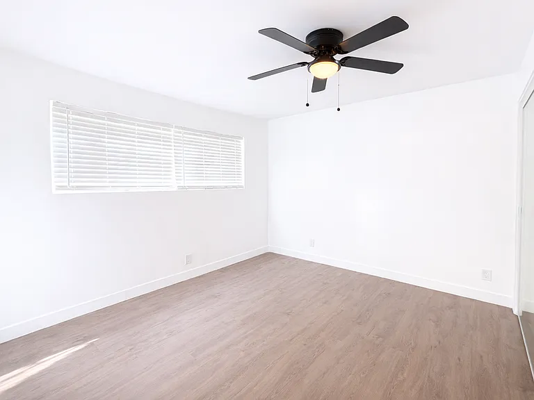 6556 Lamirada Ave — Photo 12