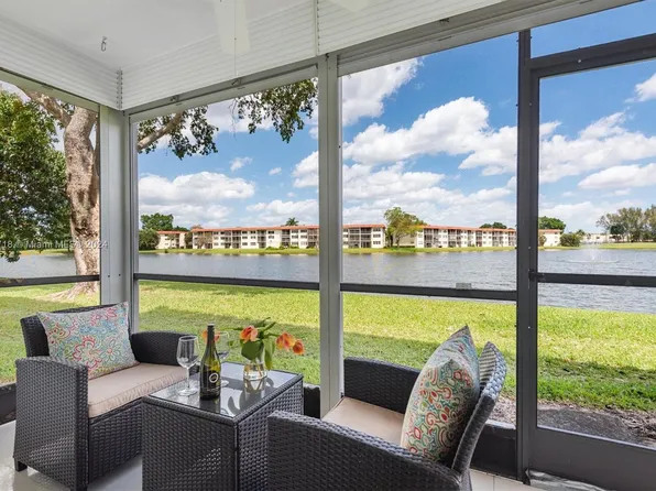 9423 S Hollybrook Lake Dr APT 110, Hollywood, FL 33025