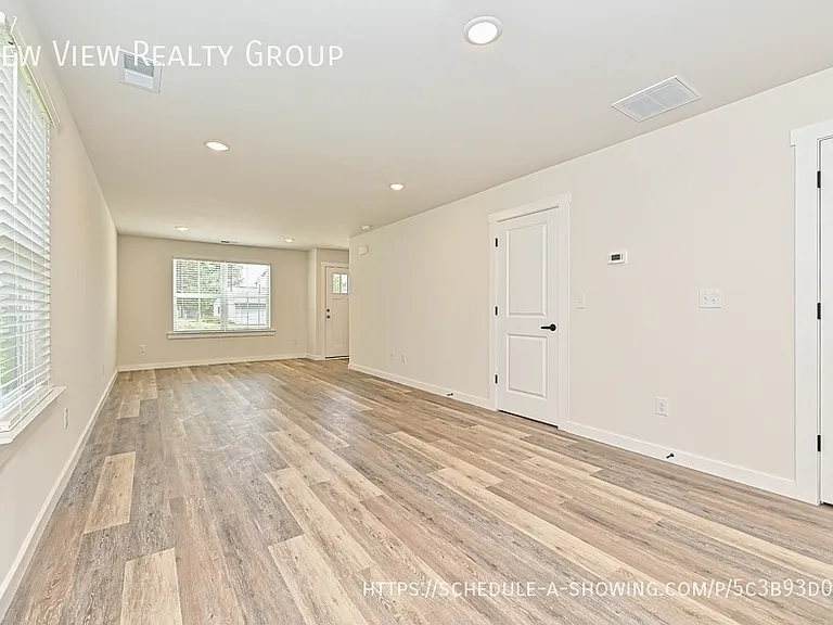 504 12th Ave NE — Photo 15