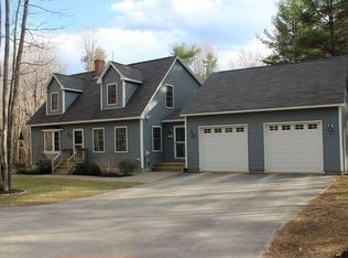20 Center Court Dr, New Gloucester, ME 04260