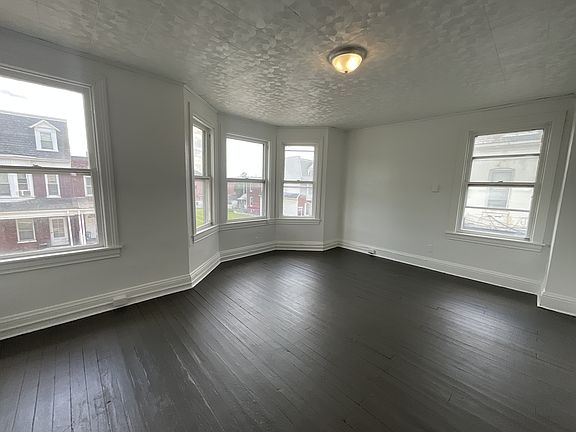 5th image of 631 Wallace St