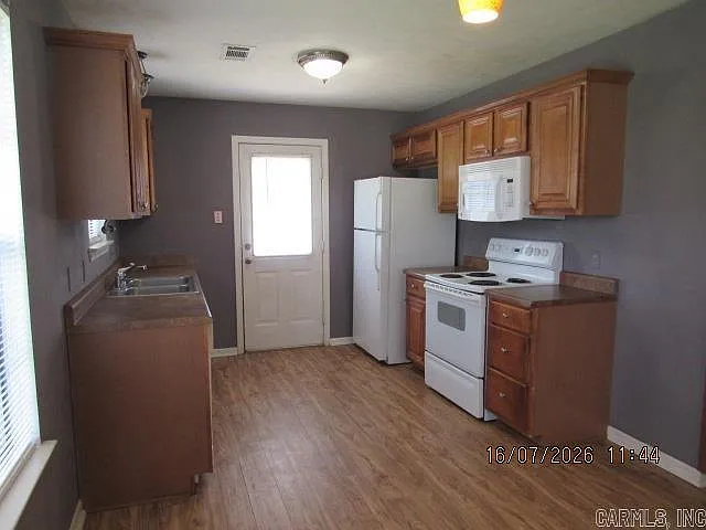 1310 Choate St — Photo 6
