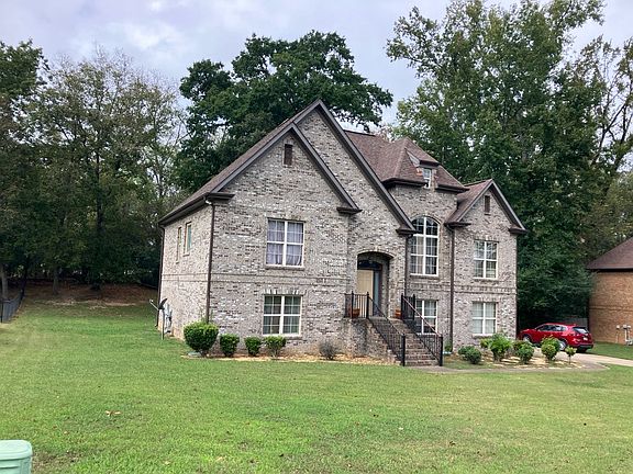 3rd image of 5662 Victoria Dr
