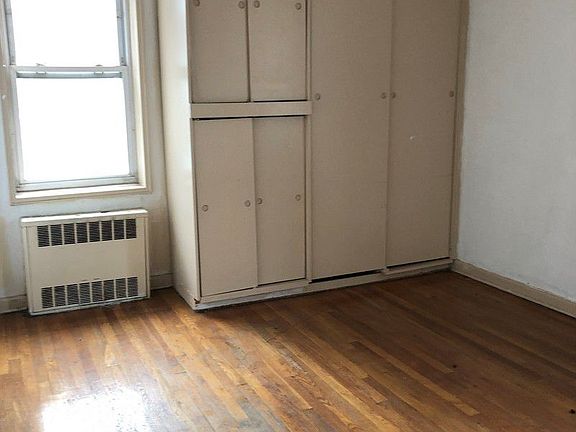 5th image of 3538 75th St APT 5B