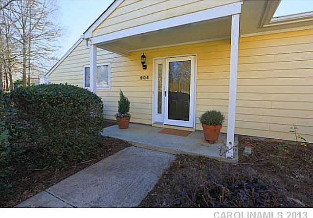 1st image of 904 Sardis Cove Dr
