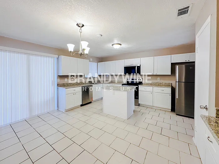 3436 Woodland Dr — Photo 12
