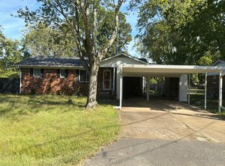 2002 Red Oak Dr, Paris, TN 38242
