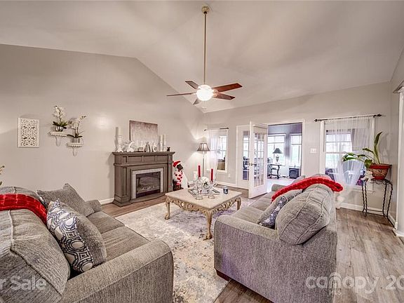 3rd image of 145 Dobbs Dr