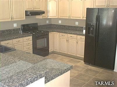 3rd image of 15421 E Columbus Blvd