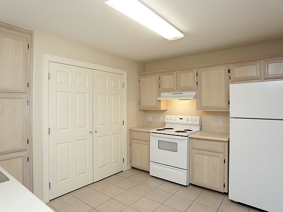 5th image of 301 E Camellia Ave #108A
