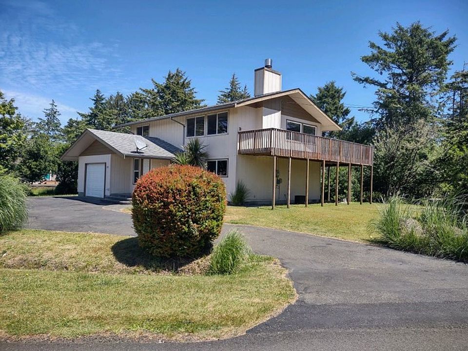 1st image of 528 Puffin Ave NE