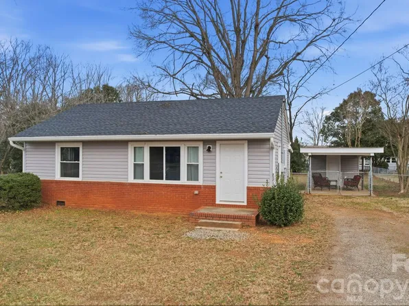 439 Hillcrest Dr, Statesville, NC 28677