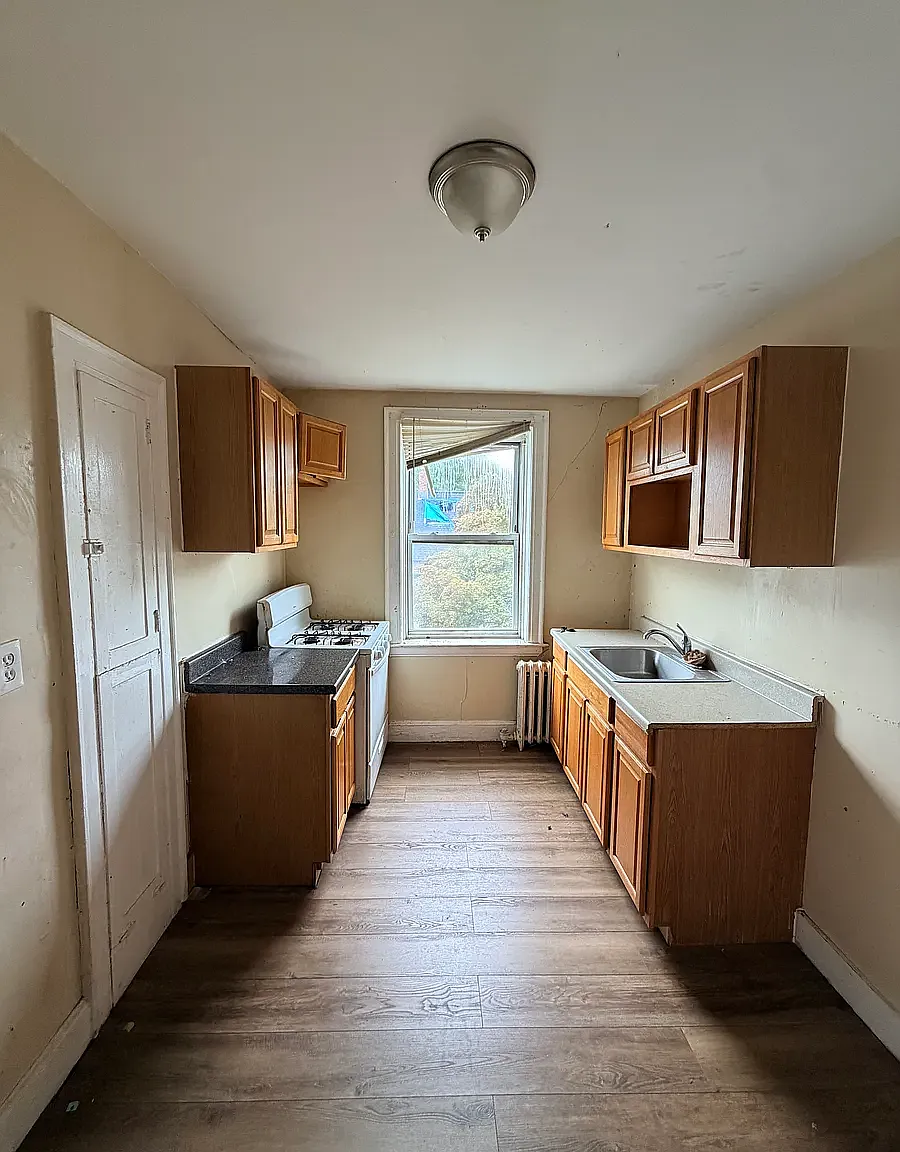 34 Hotchkiss St — Photo 3