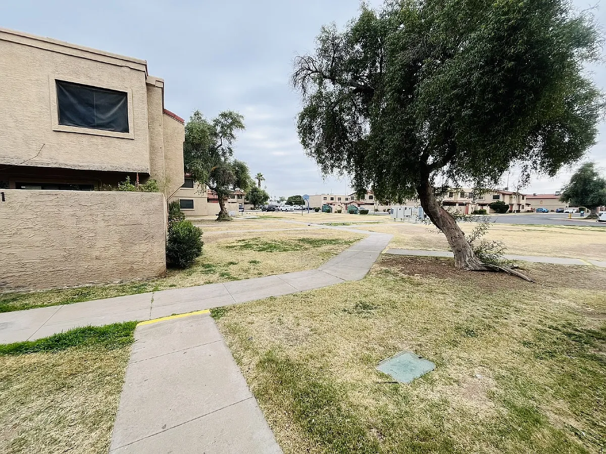 Building Photo - 5041 N 40th Ave