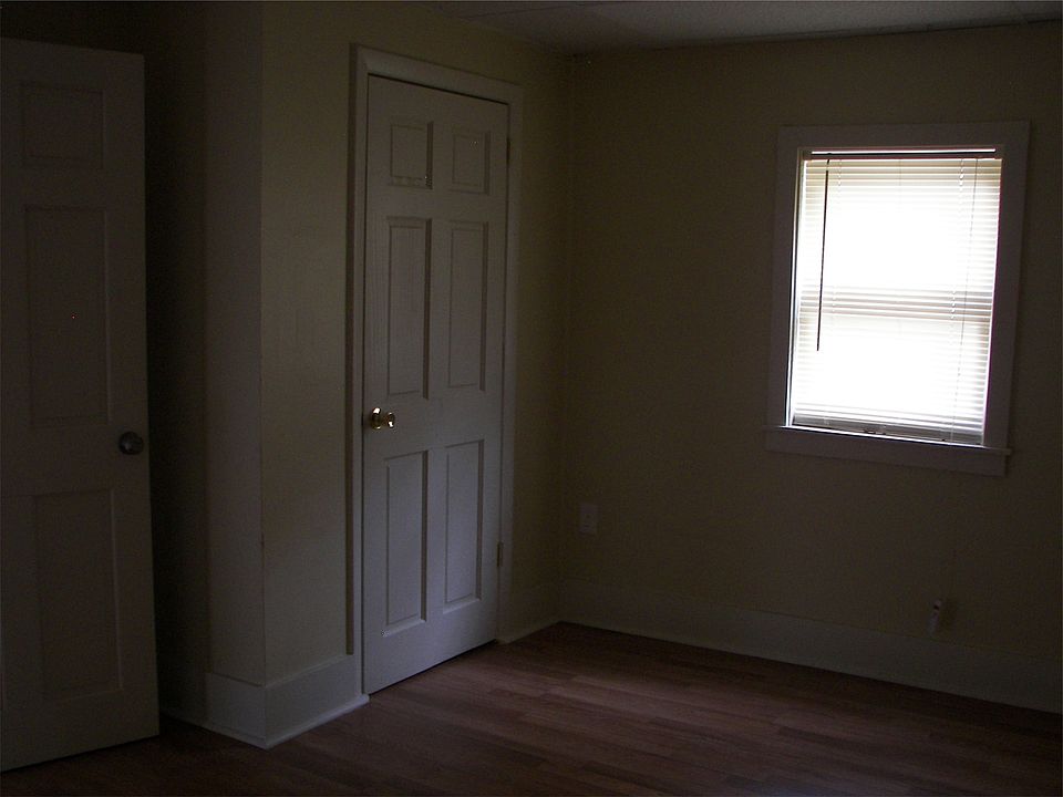 2nd image of 23 Mechanic St APT A