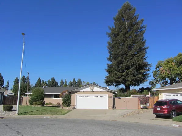 8440 Diane Ct, Gilroy, CA 95020