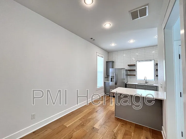 1372 S Duncan Ave — Photo 11