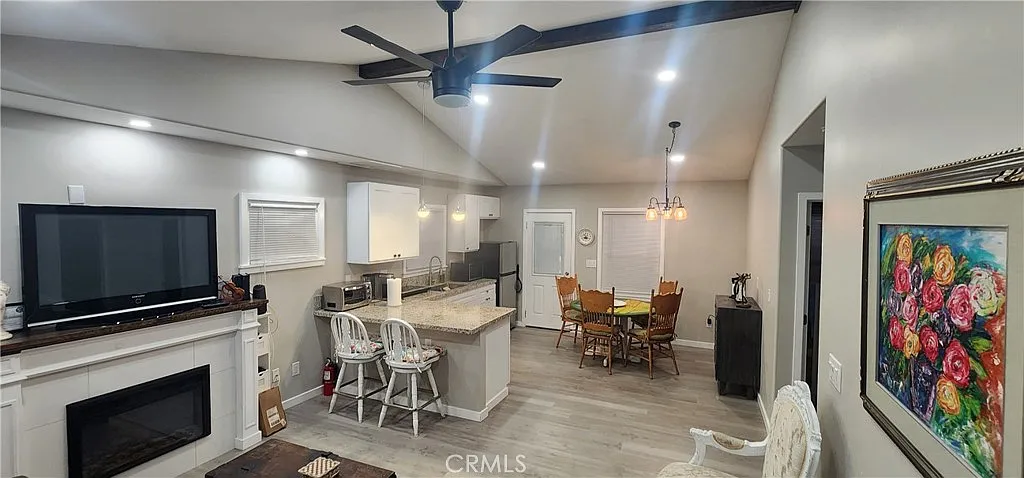 2 bed, 672 sqft, $2,600 — Photo 2