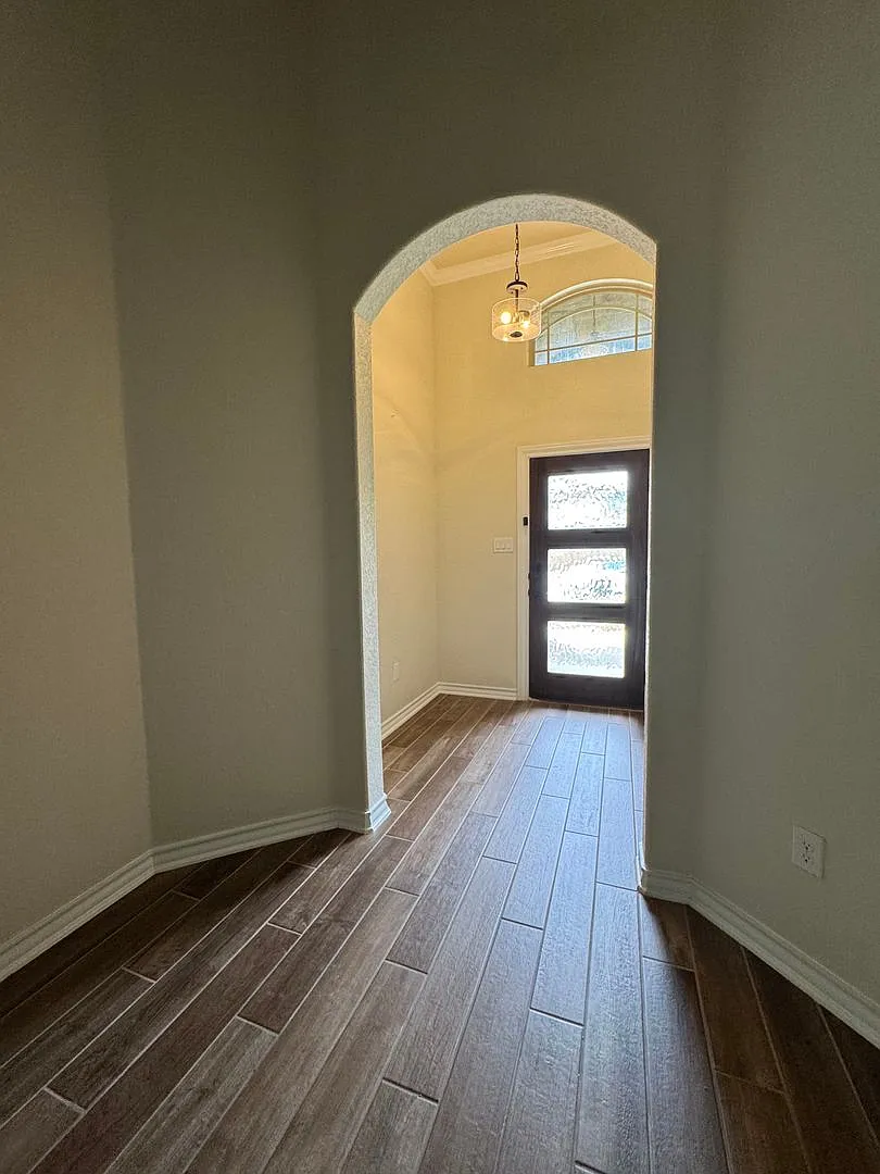 3 BR/2BA | Single Family Home | 1-Car Garage Parking | Fenced backyard — Photo 2
