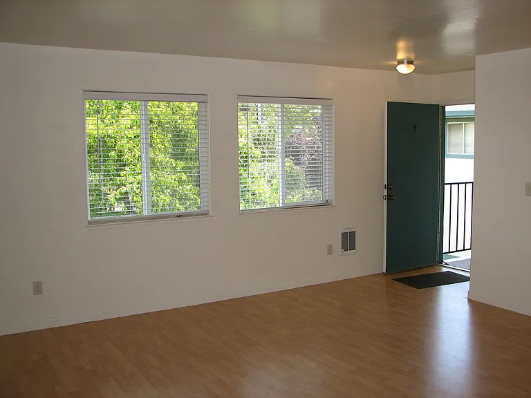 125 Raymond St #8 — Photo 3