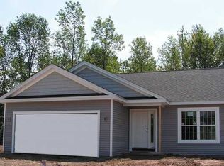 1 Beehler Ln, Hamlin, NY 14464