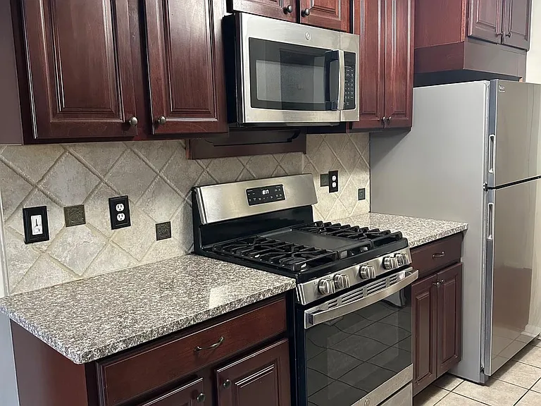 1637 Oakwood Dr #S-105 — Photo 8