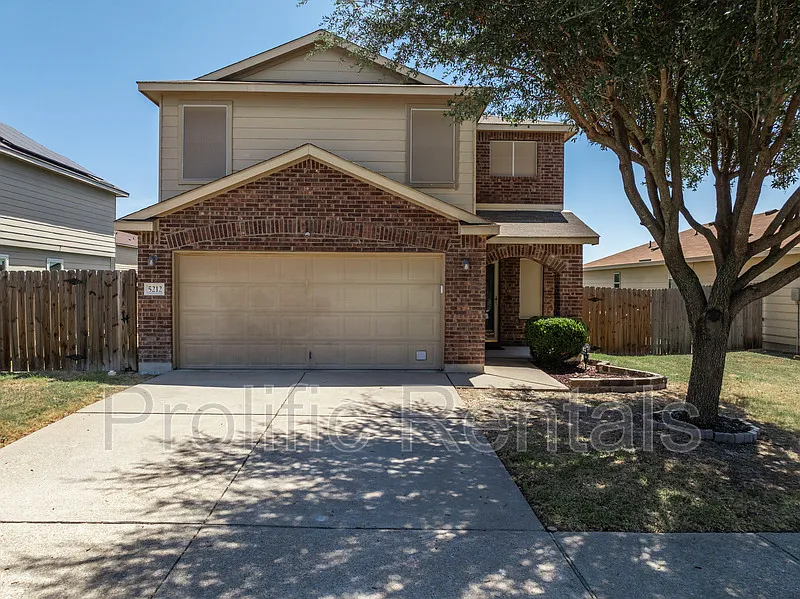 4 bed, 2.5 bath, 2067 sqft, $1,950 — Photo 3