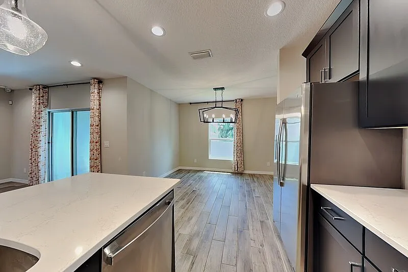 4 bed, 2.0 bath, 1819 sqft, $2,599 — Photo 3