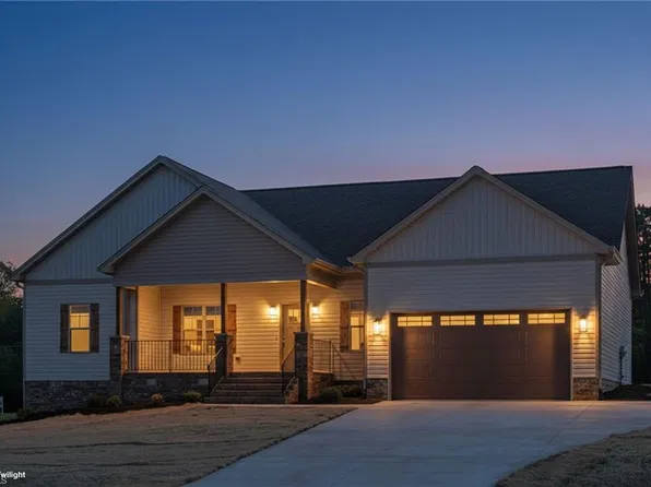 180 Mayo River Meadows Dr, Stoneville, NC 27048