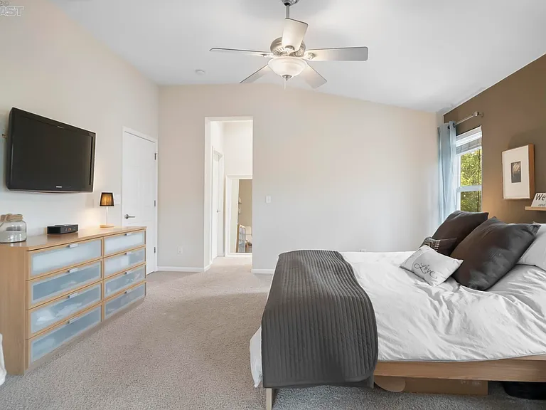 5687 Walnut St — Photo 12