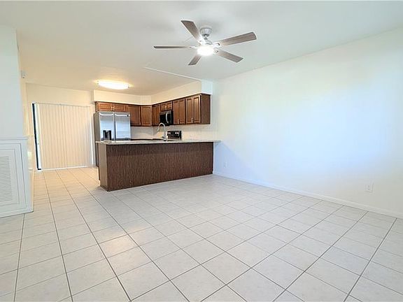 2nd image of 815 Victoria DR #106