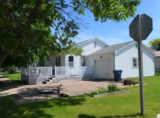 831 S 1st St, Guttenberg, IA 52052