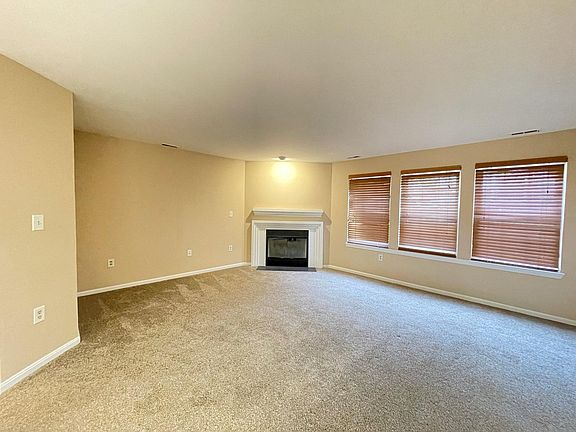 5th image of 32 Steeds St #32