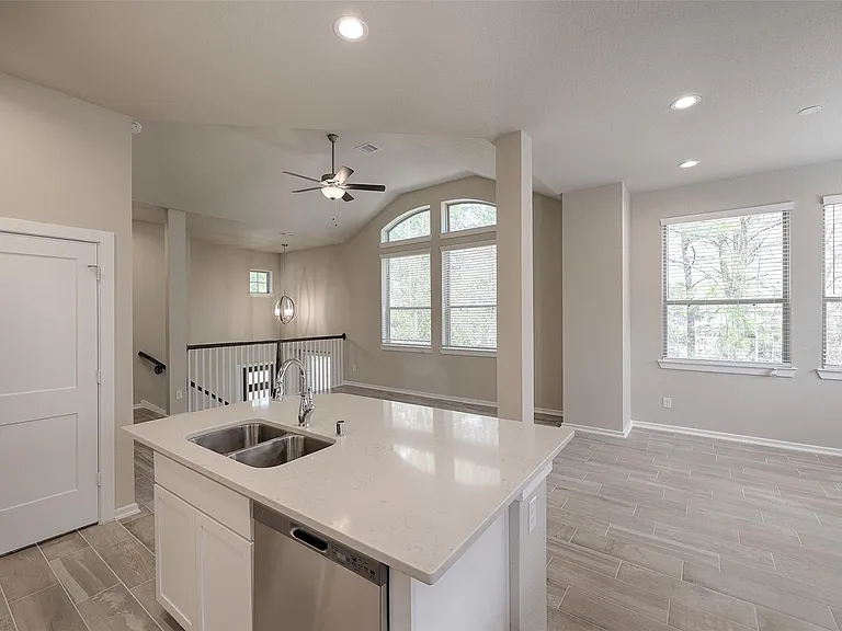 115 Handley Dr — Photo 8
