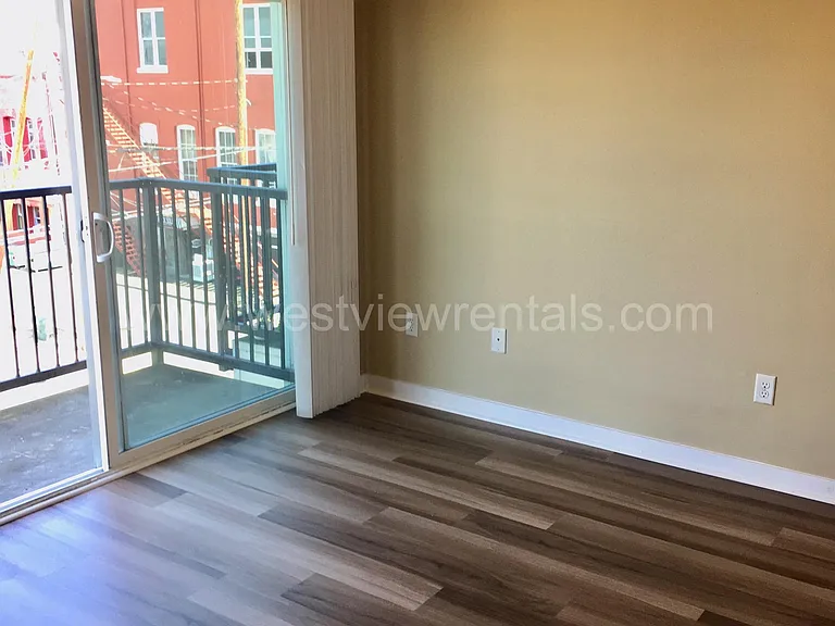 200 E Maple St — Photo 9