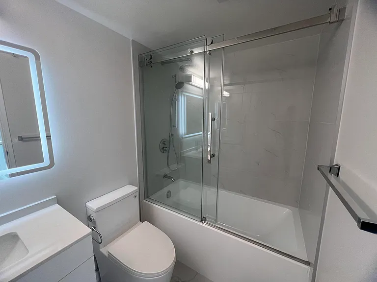 438 Seymour St #11F — Photo 6