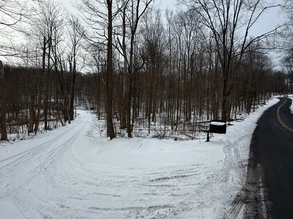 T 330 L C Gardner Rd, Moscow, PA 18444