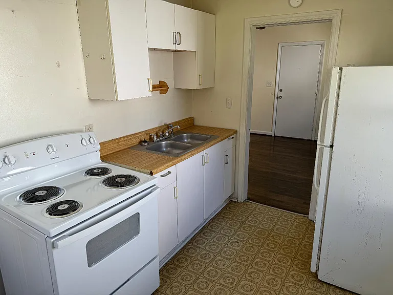 44 Forest Hill Ave NE — Photo 5