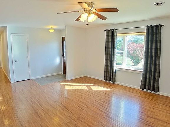 3rd image of 2487 Brookfield Dr