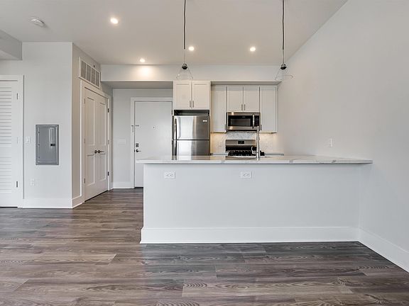 2nd image of 658 Grand St #502