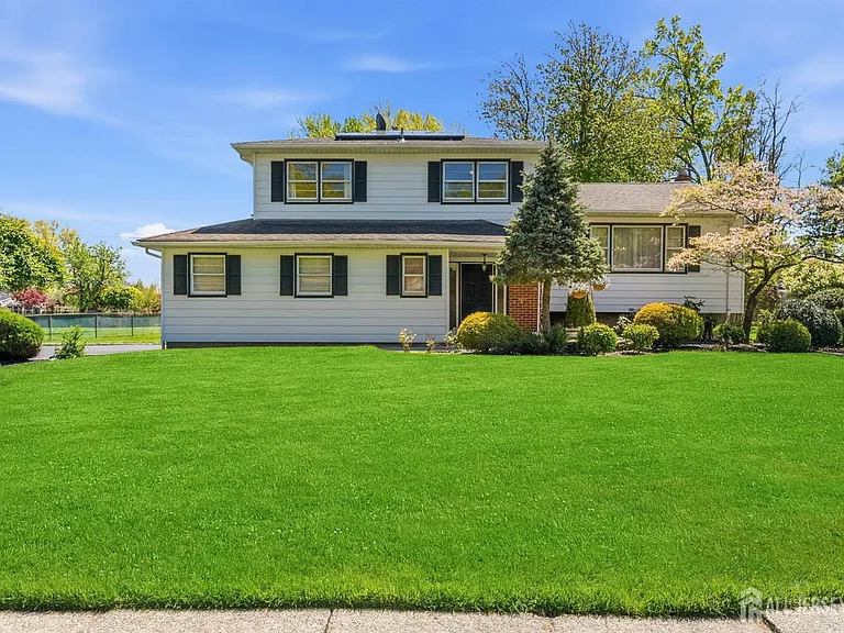 34 Ventnor Dr — Photo 37