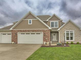 4711 Chestnut Grove Dr, Champaign, IL 61822