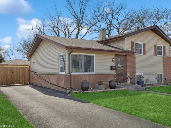 443 W Moreland Ave, Addison, IL 60101