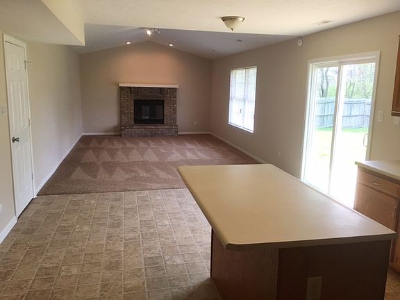 4th image of 7811 Blue Willow Dr