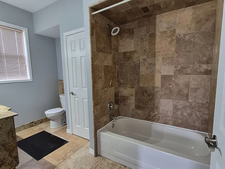 148 Ottawa St N #2 — Photo 10
