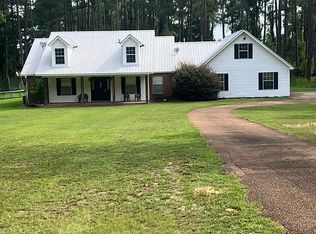 81 Log Cabin Rd NW, Roxie, MS 39661