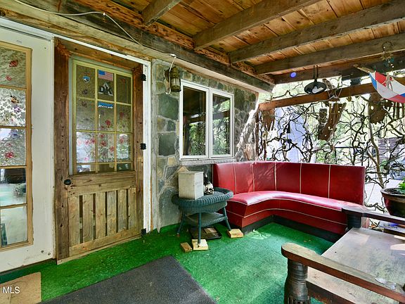 5th image of 550 N Creek Road